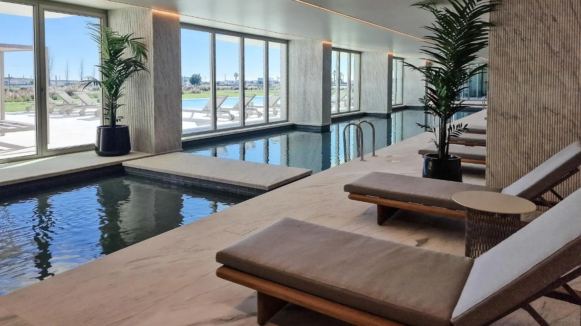 Bayline Condominium - Heated Indoor Swimming Pool - Spa - By Bedzy Armação de Pêra 0*,  Portugália