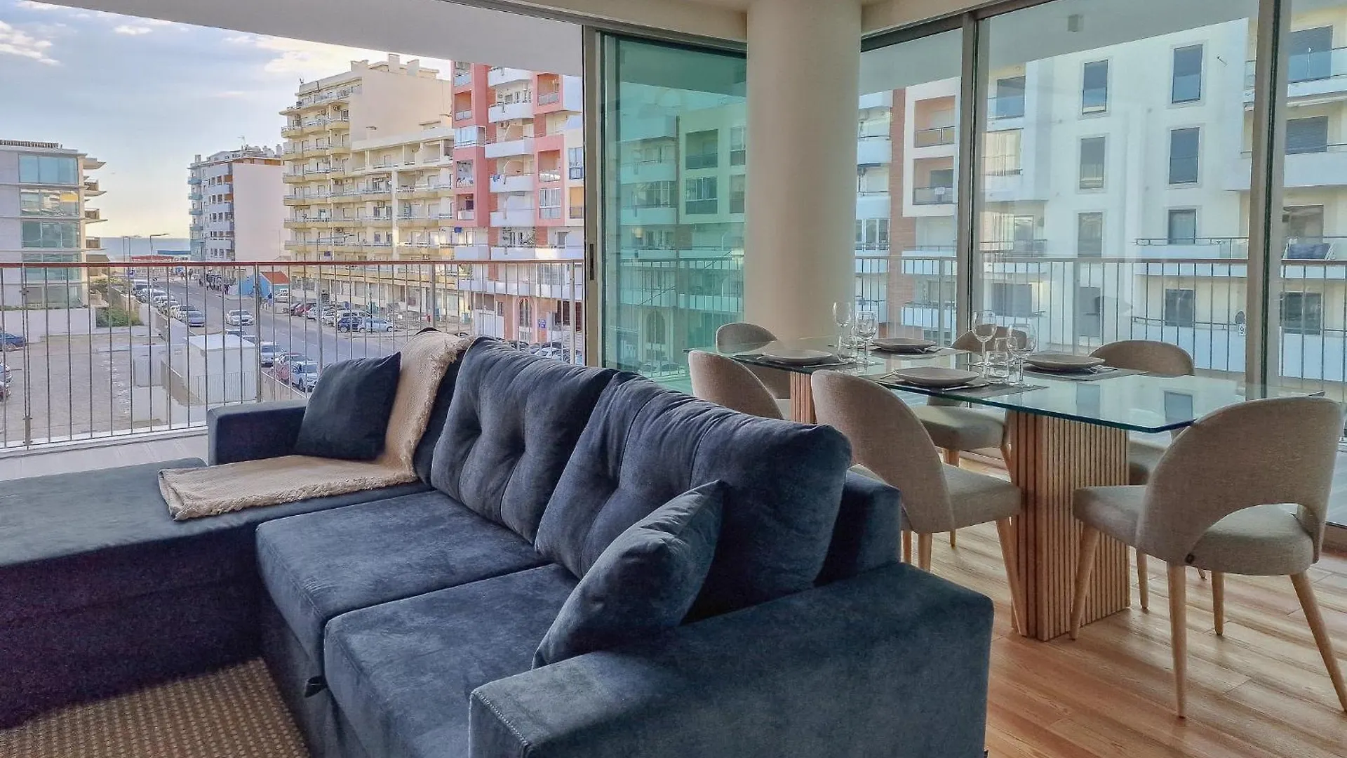Bayline Condominium - Heated Indoor Swimming Pool - Spa - By Bedzy Armação de Pêra 0*,