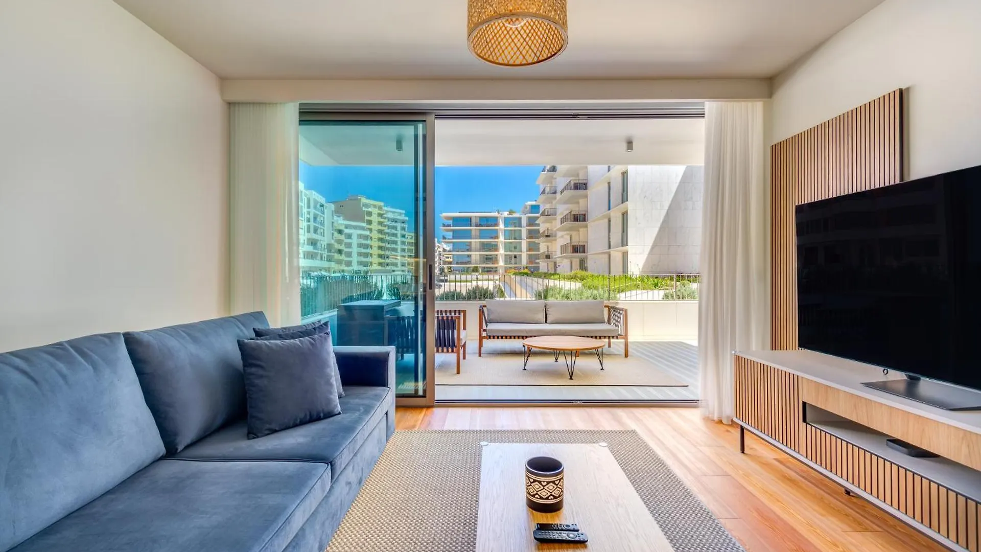 Bayline Condominium - Heated Indoor Swimming Pool - Spa - By Bedzy Armação de Pêra 0*,