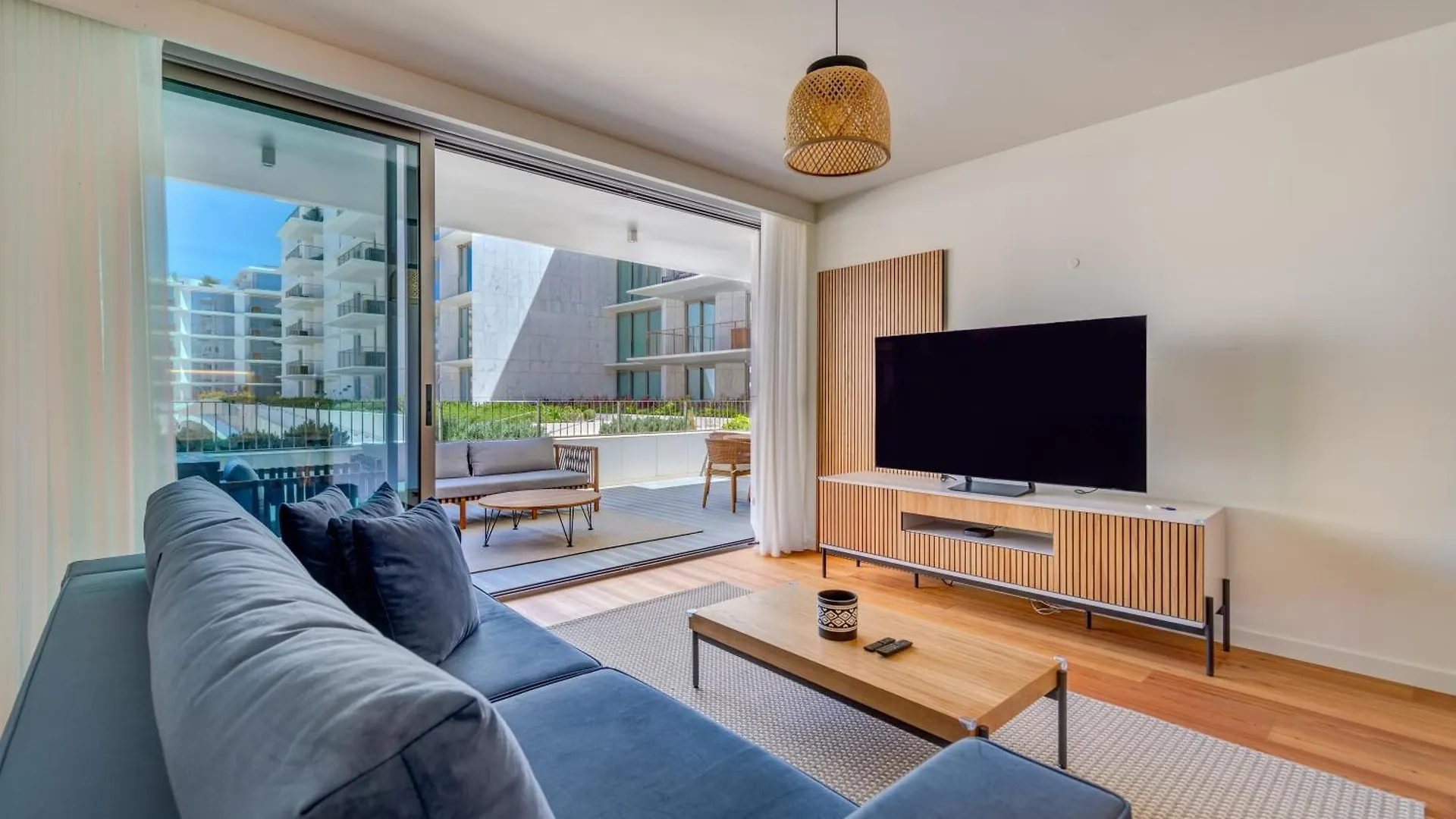 Bayline Condominium - Heated Indoor Swimming Pool - Spa - By Bedzy Armação de Pêra