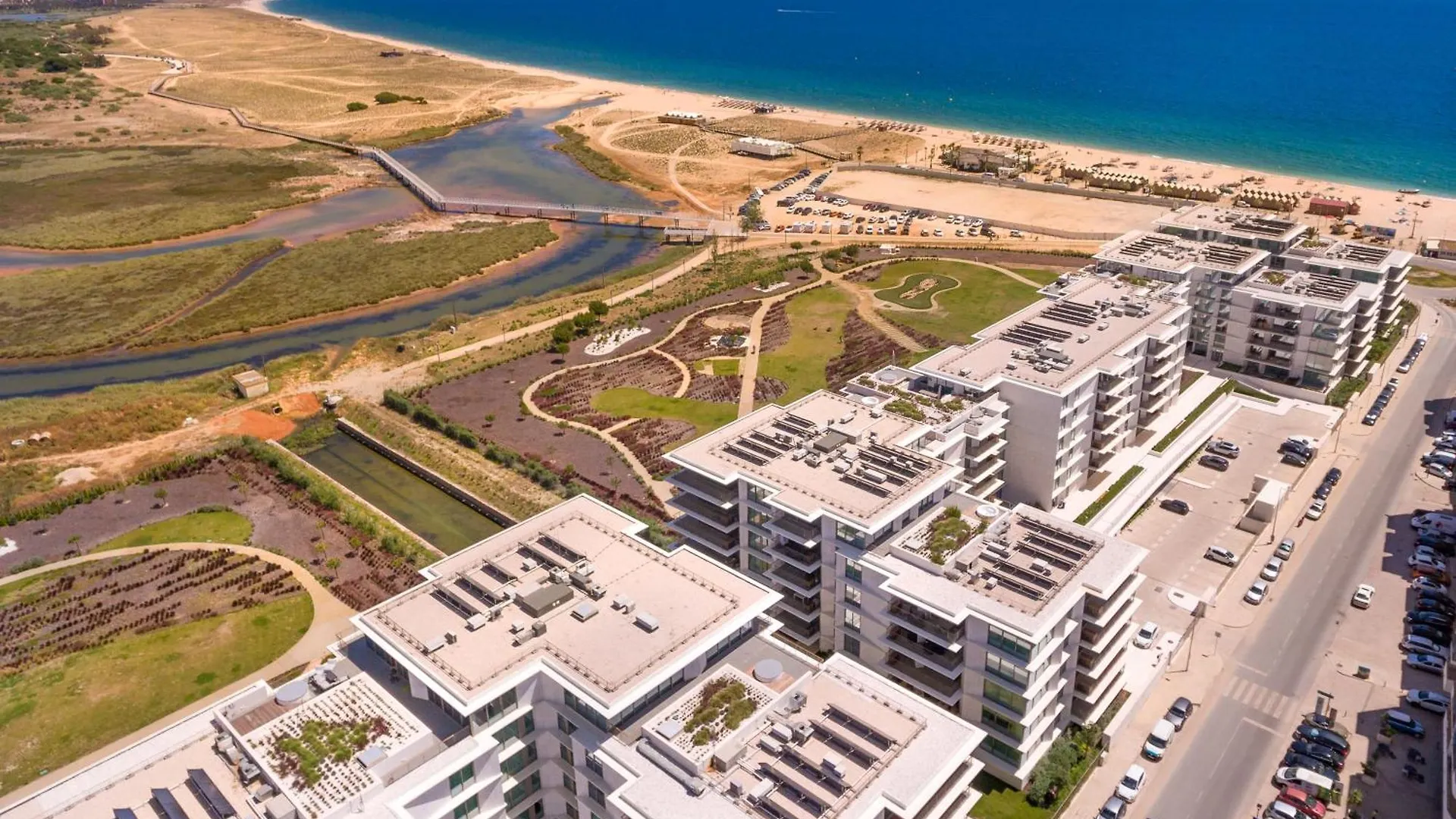 Bayline Condominium - Heated Indoor Swimming Pool - Spa - By Bedzy Armação de Pêra 0*,