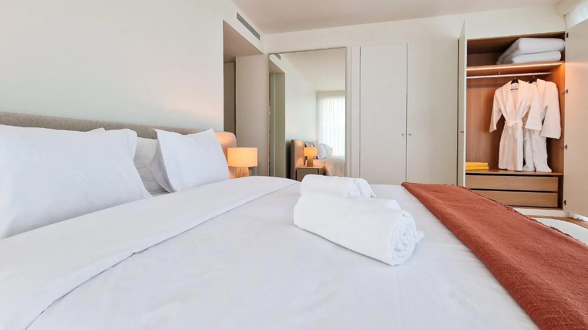 Bayline Condominium - Heated Indoor Swimming Pool - Spa - By Bedzy Armacao de Pera Apartment