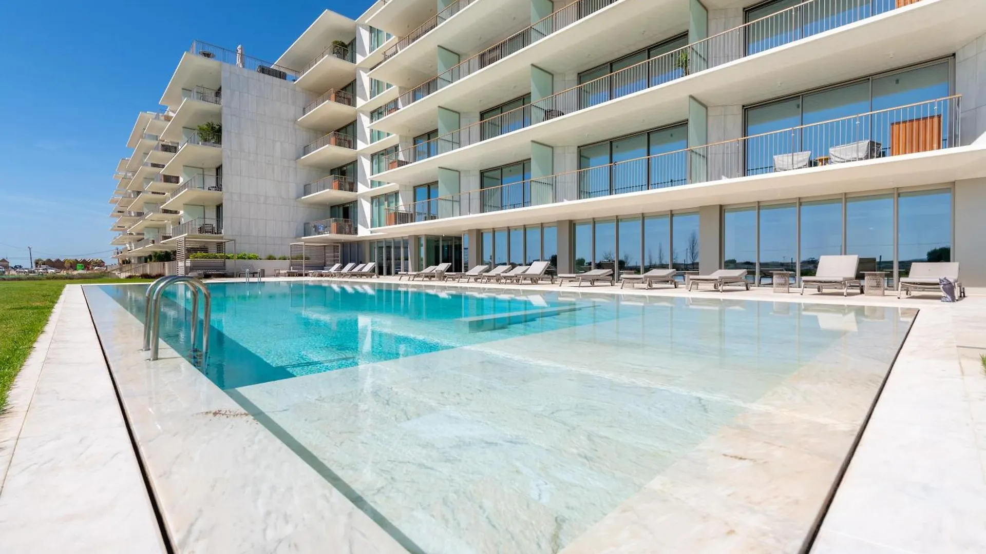 Bayline Condominium - Heated Indoor Swimming Pool - Spa - By Bedzy Armacao de Pera Apartment