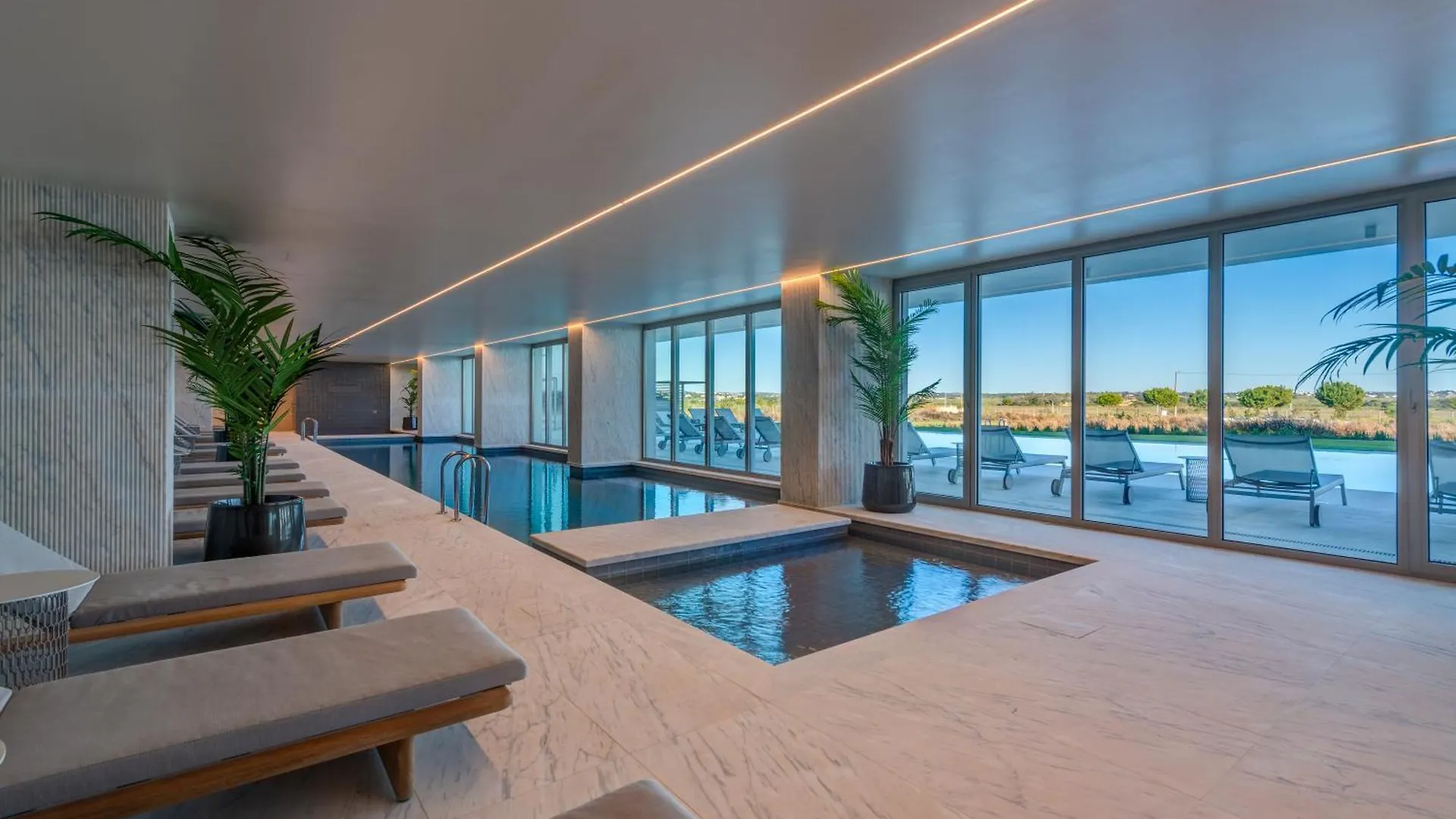 Bayline Condominium - Heated Indoor Swimming Pool - Spa - By Bedzy Armacao de Pera 0*,